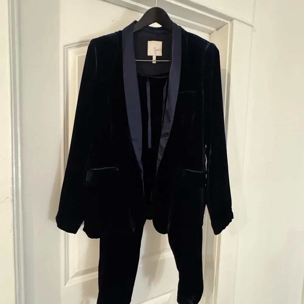 Joie Velvet and Satin Women's Blazer Pant set - Picture 9 of 13